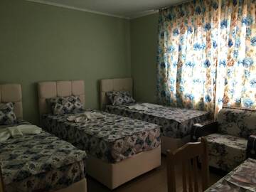 Фото номера Трехместный номер с собственной ванной комнатой Гостевой дом Daniel Guest House г. Несебр 3