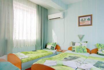 Фото номера Трехместный номер с террасой Гостевой дом Violeta 7 Guest House г. Несебр 5