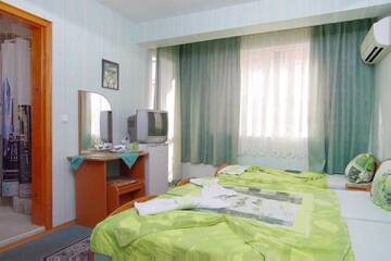 Фото номера Трехместный номер с террасой Гостевой дом Violeta 7 Guest House г. Несебр 6