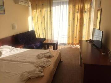 Фото номера Двухместный номер с 2 отдельными кроватями и балконом Отель Family Hotel Eliri г. Несебр 6
