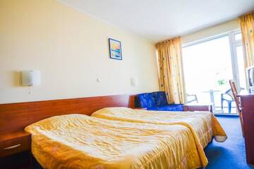 Фото номера Двухместный номер с 2 отдельными кроватями и балконом Отель Family Hotel Eliri г. Несебр 7