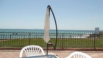 Фото номера Апартаменты с видом на море Апарт-отели Akrotiria Beach Apart Complex г. Несебр 11