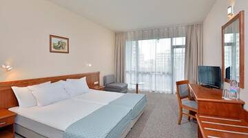 Фото номера Стандартный номер с видом на парк Курортные отели Sol Nessebar Bay Resort &amp; Aquapark - All inclusive г. Несебр 2
