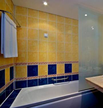 Фото номера Стандартный номер с видом на море Курортные отели Sol Nessebar Bay Resort &amp; Aquapark - All inclusive г. Несебр 5