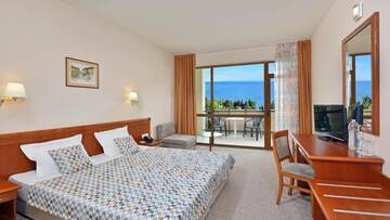 Фото номера Стандартный номер с видом на море Курортные отели Sol Nessebar Bay Resort &amp; Aquapark - All inclusive г. Несебр 2