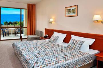 Фото номера Стандартный номер с видом на море Курортные отели Sol Nessebar Mare Resort &amp; Aquapark - All inclusive г. Несебр 3