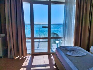 Фото номера Номер-студио с видом на море и балконом Отель Aphrodite Beach Hotel г. Несебр 11