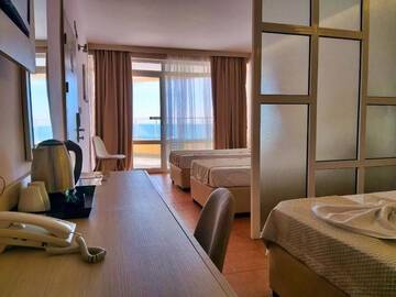 Фото номера Номер-студио с видом на море и балконом Отель Aphrodite Beach Hotel г. Несебр 16