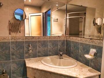 Фото номера Номер-студио с видом на море и балконом Отель Aphrodite Beach Hotel г. Несебр 20