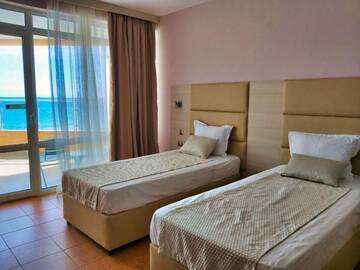 Фото номера Номер-студио с видом на море и балконом Отель Aphrodite Beach Hotel г. Несебр 3
