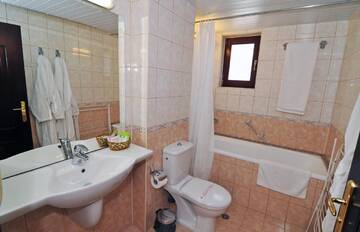 Фото номера Семейный люкс Отель Boutique Hotel St. Stefan г. Несебр 4