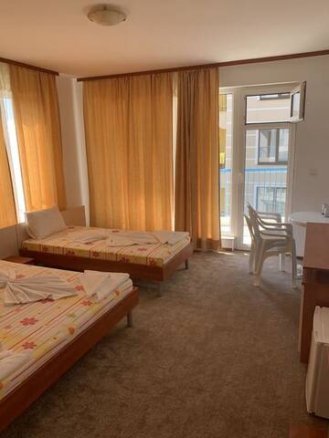 Фото номера Трехместный номер с балконом Гостевой дом Lilia Guest House г. Несебр 5