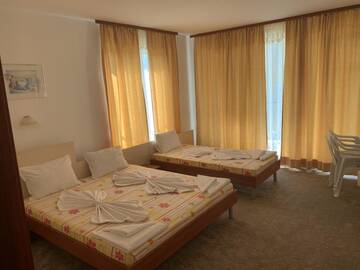Фото номера Трехместный номер с балконом Гостевой дом Lilia Guest House г. Несебр 8