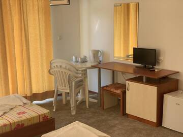 Фото номера Трехместный номер с балконом Гостевой дом Lilia Guest House г. Несебр 6