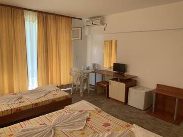 Фото номера Трехместный номер с балконом Гостевой дом Lilia Guest House г. Несебр 7