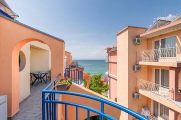 Фото номера Люкс с 1 спальней и балконом Отель Family Hotel Evridika г. Несебр 7