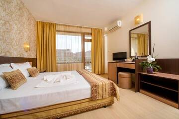 Фото номера Двухместный номер с 2 отдельными кроватями и балконом Отель Hotel Iris г. Несебр 8