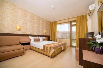 Фото номера Двухместный номер с 2 отдельными кроватями и балконом Отель Hotel Iris г. Несебр 7