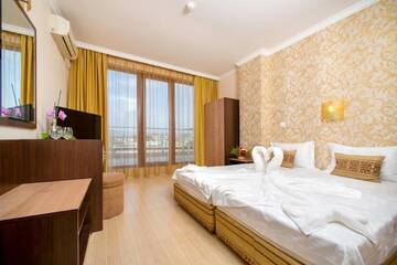 Фото номера Люкс с 1 спальней и балконом (для 4 взрослых) Отель Hotel Iris г. Несебр 9