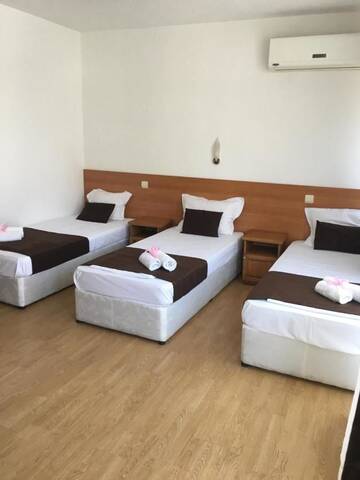 Фото номера Трехместный номер с балконом Отель Dreams Family Hotel г. Несебр 4