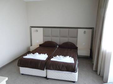 Фото номера Полулюкс с балконом (2 взрослых + 2 детей) Отель Kamenec Hotel г. Несебр 16
