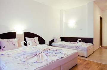 Фото номера Семейный номер с балконом Апарт-отели Cabana Beach Club Complex г. Несебр 8