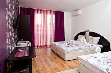 Фото номера Семейный номер с балконом Апарт-отели Cabana Beach Club Complex г. Несебр 3