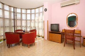 Фото номера Люкс с балконом Отель Family Hotel Flora г. Несебр 6